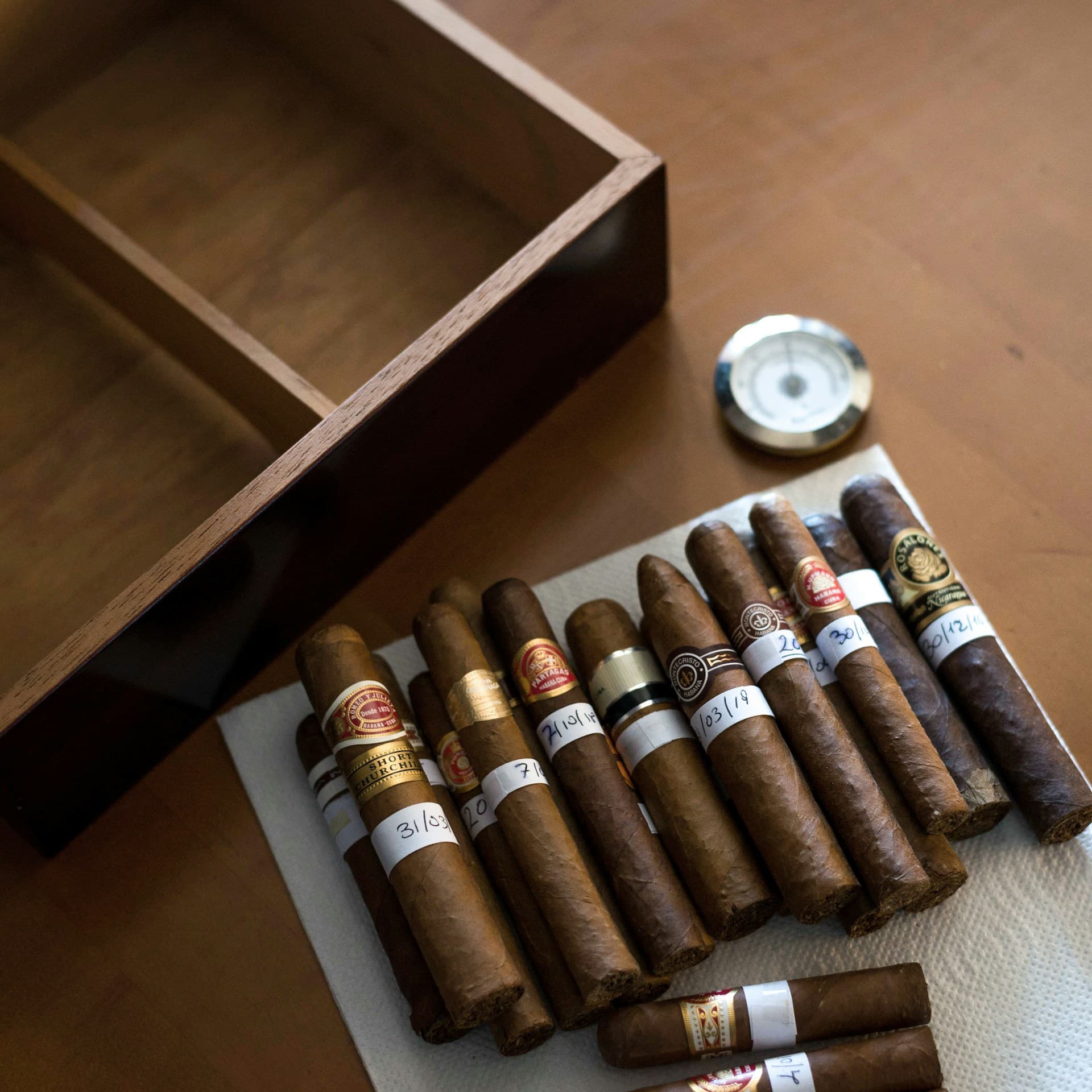 Premium cigar display case